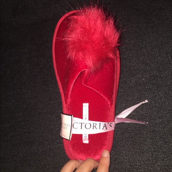 NWT Victoria secret slippers - Picture 3 of 3